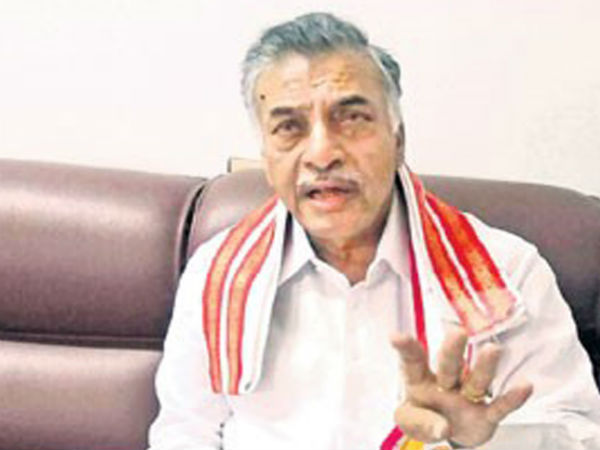 కోర్టులో కేసు విచారణలో ఉండగా విగ్రహాల తొలగింపు దారుణం అన్న యార్లగడ్డ