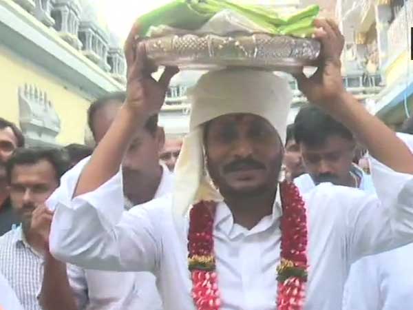 Chief Minister designated YS Jagan visits Kanaka Durga temple at Vijayawada Chief Minister designated YS Jagan visits Kanaka Durga temple at Vijayawada