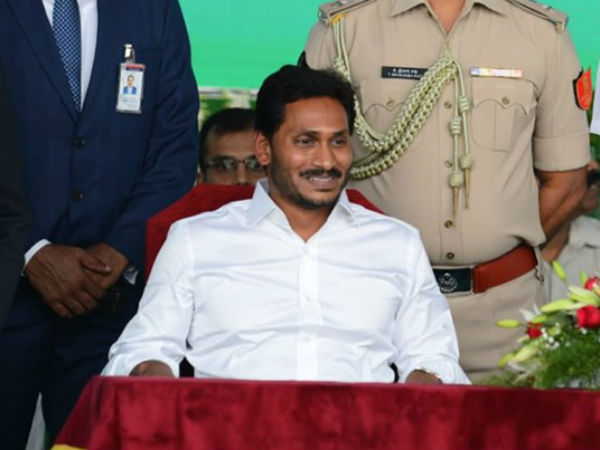 నాలుగు లక్షల ఉద్యోగాలు..డోర్ డెలివరీ..