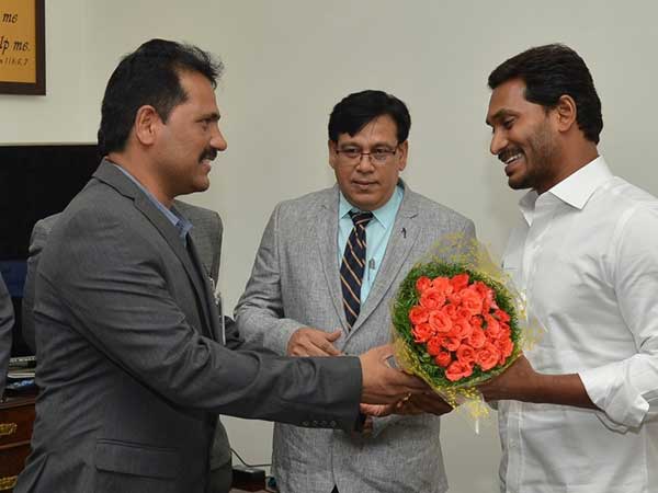Jagan started Reviews with officials is became discussion in AP.. Jagan started Reviews with officials is became discussion in AP..