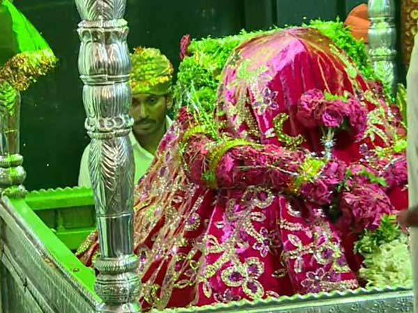 YSRCP President YS Jagan visited Ameenpeer Dargah at Kadapa YSRCP President YS Jagan visited Ameenpeer Dargah at Kadapa