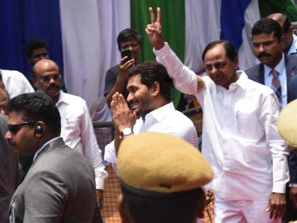 Telangana CM KCR and DMK Chief Stalin participated in YS Jagans oath-taking ceremony Telangana CM KCR and DMK Chief Stalin participated in YS Jagans oath-taking ceremony