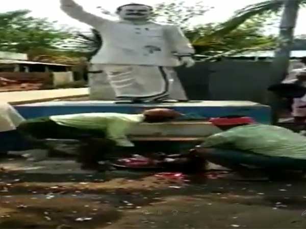 Blood bath to YS Raja Sekhar Reddy Statue in Andhra Pradesh after landslide victory of YSRCP Blood bath to YS Raja Sekhar Reddy Statue in Andhra Pradesh after landslide victory of YSRCP