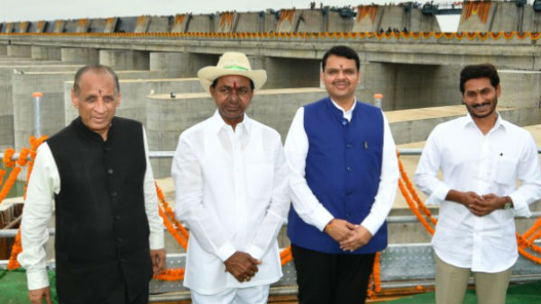 Thats why the Maharashtra CM fodnavis gone out..! Thats why the Maharashtra CM fodnavis gone out..!