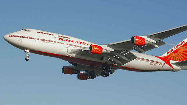 the flight delayed over an hour,Captain and a crew member argument in front of the passengers the flight delayed over an hour,Captain and a crew member argument in front of the passengers