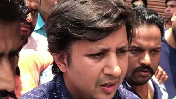 విడుదల సంధర్భంగా స్వీట్లు ,గాల్లోకి కాల్పులు,