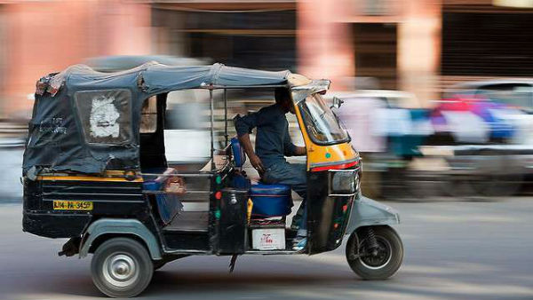 19-year-old woman flashed at by auto driver 19-year-old woman flashed at by auto driver