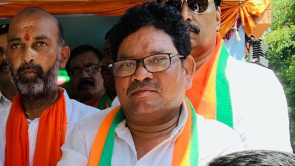 ఎంపీగా ఆయన తీరు కరెక్ట్ కాదన్న ముస్లిం సామాజిక వర్గం .. ఆయన వ్యాఖ్యలను ఖండించిన ముస్లింలు