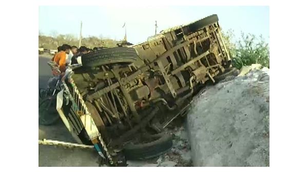 bus brake fail, fell down .. 9 dead bus brake fail, fell down .. 9 dead