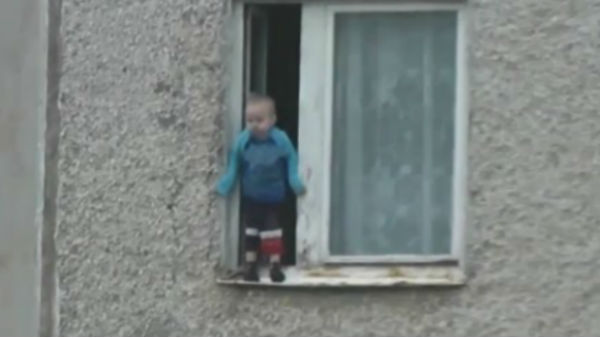 two-year-old girl fell from her second floor caught by a teenager two-year-old girl fell from her second floor caught by a teenager