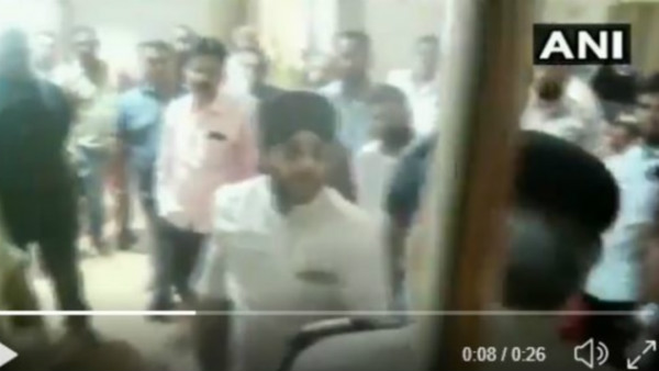 Congress leader misbehaves with a police personnel Congress leader misbehaves with a police personnel