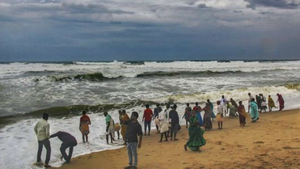 Cyclonic Storm Likely to Hit Arabian Sea in Next 24 Hours, Says IMD Cyclonic Storm Likely to Hit Arabian Sea in Next 24 Hours, Says IMD