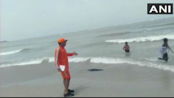 Strong winds, dust hit Somnath temple; Ahmedabad-Porbandar flights cancelled Strong winds, dust hit Somnath temple; Ahmedabad-Porbandar flights cancelled