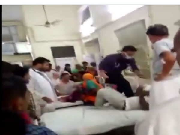 A resident doctor beat up a patient in Sawai Mansingh Hospital at Jaipur A resident doctor beat up a patient in Sawai Mansingh Hospital at Jaipur