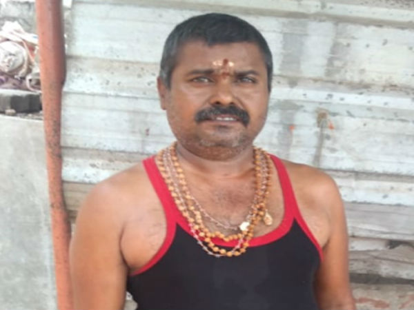 Kanaka Durga temple employee caught by red handed when he was trying to theft Kanaka Durga temple employee caught by red handed when he was trying to theft