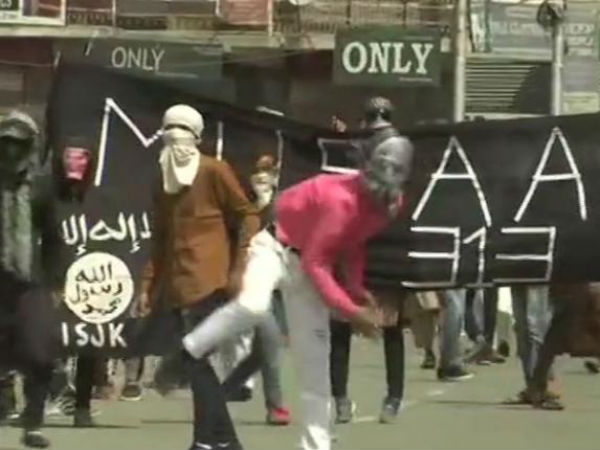 Protests rock Srinagar on Eid, Zakir Musa, Masood Azhar posters seen outside masjid Protests rock Srinagar on Eid, Zakir Musa, Masood Azhar posters seen outside masjid