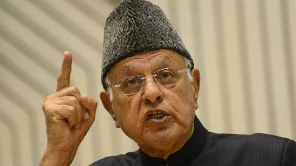 Farooq Abdullah heckled, booed by Kashmiri Pandits in Srinagar temple, forced to return Farooq Abdullah heckled, booed by Kashmiri Pandits in Srinagar temple, forced to return