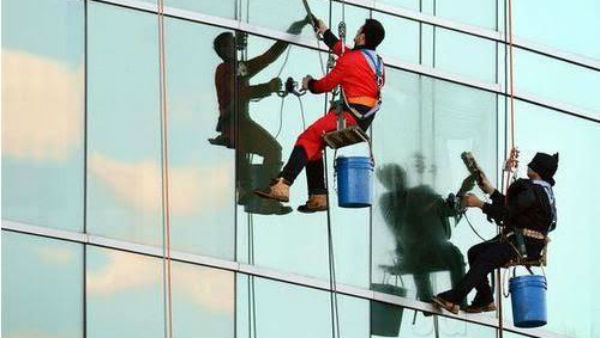 2 Men Cleaning Videocon Tower Fall To Death 2 Men Cleaning Videocon Tower Fall To Death