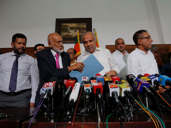 గవర్నర్లకు తీవ్రవాదులతో సంబంధాలు