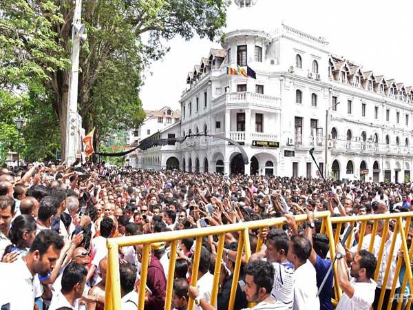 10వేల మంది బుద్దిస్టుల ర్యాలీ