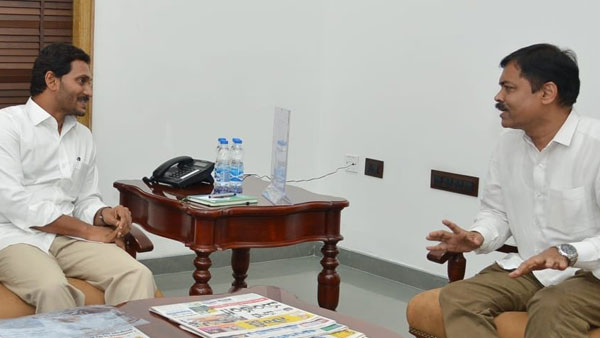 వైసీపీకి లోక్ సభ డిప్యూటీ స్పీకర్ ఇచ్చే విషయమే తనకు తెలీదన్న జీవీఎల్ ..