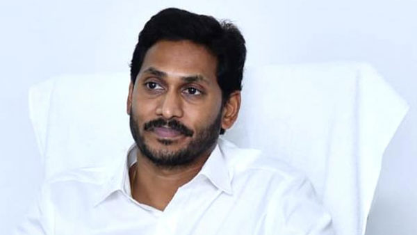 మంత్రి పదవులు వీడి...జగన్ కోసం