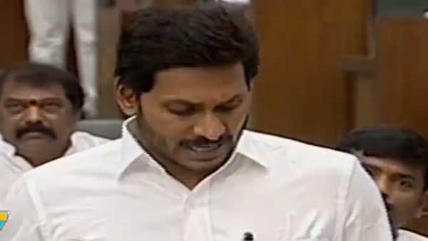 టీడీపీ ఎమ్మెల్యేలు వైసీపీలో చేరేందుకు సిద్ధంగా ఉన్నారని జగన్ షాక్ .. తాను గేట్లు తీస్తే టీడీపీ క్లోజ్ అంటున్న జగన్