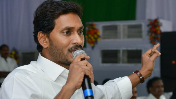 కష్టించి పని చేయడంలోభేదాభిప్రాయాలొద్దు..! అందరూ సమానమేనన్న జగన్..!!