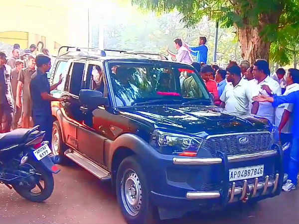 Jagan shows his humanity in helping cancer patient about rs 25 lakhs in Vizag on road Jagan shows his humanity in helping cancer patient about rs 25 lakhs in Vizag on road