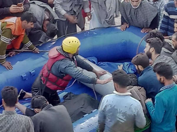 Travel guide dies rescuing 5 tourists as boat capsizes in Pahalgam Travel guide dies rescuing 5 tourists as boat capsizes in Pahalgam