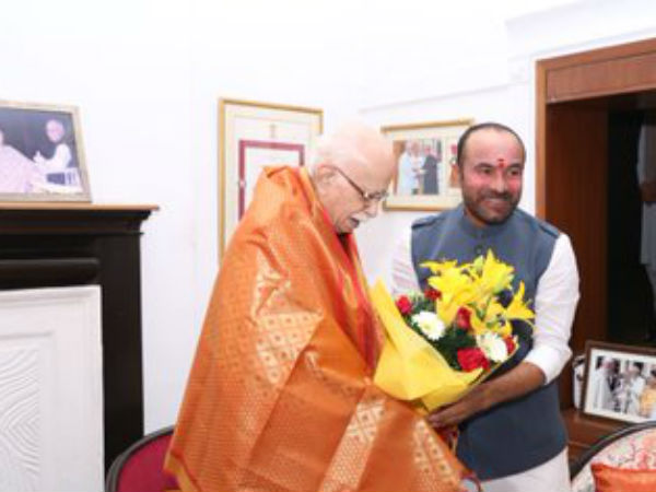 Union Minister for States Kishan Reddy met BJP Senior Advani Union Minister for States Kishan Reddy met BJP Senior Advani