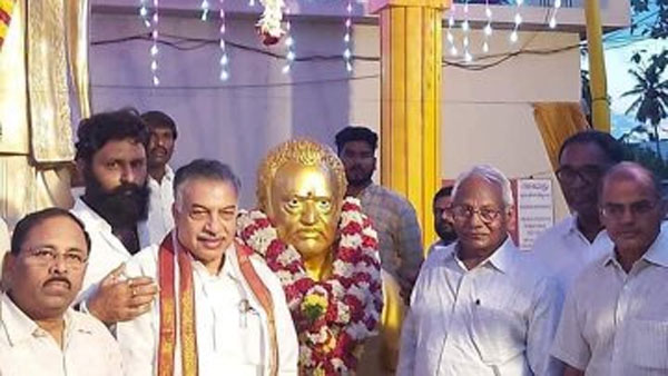 Civil Supplies Minister of AP Kodali Nani unveil the statue of late Nandamuri Harikrishna Civil Supplies Minister of AP Kodali Nani unveil the statue of late Nandamuri Harikrishna