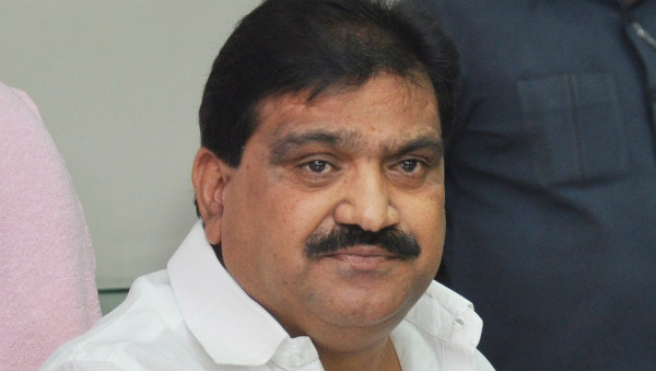 తెలంగాణలో రాజకీయాలపై పెరిగిన ఆసక్తి..! నేతల ఇళ్లల్లో వరిస్తున్న వదవులు..!!