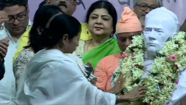 Month after vandalism, Mamata Banerjee to unveil Vidyasagar bust at Kolkata college Month after vandalism, Mamata Banerjee to unveil Vidyasagar bust at Kolkata college