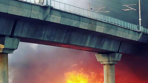 Major fire breaks out near Delhis Kalindi Kunj Metro, Magenta Line services affected Major fire breaks out near Delhis Kalindi Kunj Metro, Magenta Line services affected