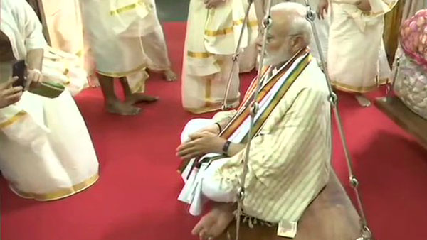 PM Modi offers prayers at famous Lord Krishna temple in Guruvayur PM Modi offers prayers at famous Lord Krishna temple in Guruvayur