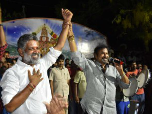 రాజకీయాలకు దూరంగా ఉండి.. మళ్లీ రీఎంట్రీ