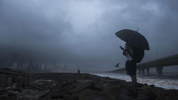 Monsoon to hit Kerala, Four districts issued red alert Monsoon to hit Kerala, Four districts issued red alert