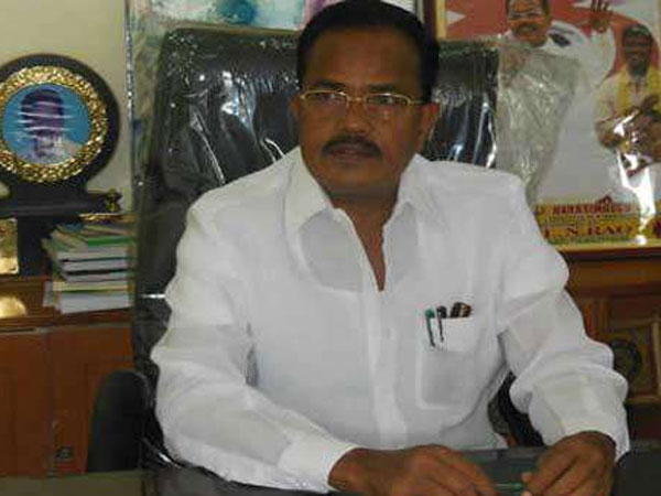 చంద్రబాబు పార్టీ అధ్యక్ష పదవికి రాజీనామా చేసి, ఎన్టీఆర్ కుటుంబానికి పార్టీ బాధ్యత అప్పగించాలని షాకింగ్ కామెంట్