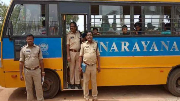 తెలుగు రాష్ట్రాల్లో ఫిట్ నెస్ లేని స్కూలు బస్సులపై కొరడా .. 60 ఏళ్ళు దాటిన డ్రైవర్లున్నా సరే కఠిన చర్యలు