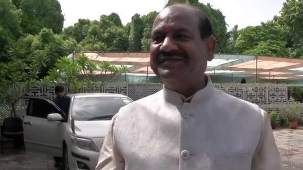 విద్యార్థి దశ నుంచే రాజకీయాలపై ఆసక్తి