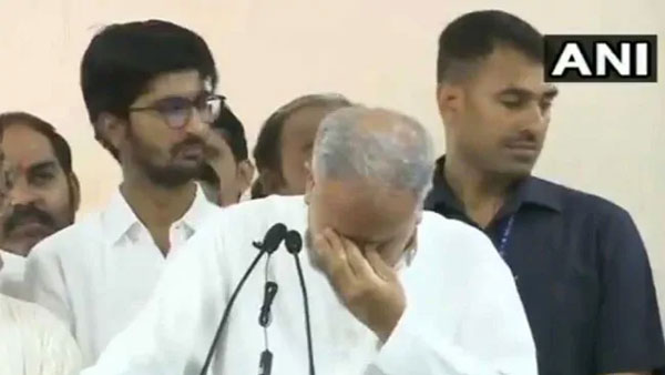 Chief Minister Bhupesh Baghel had an emotional moment Chief Minister Bhupesh Baghel had an emotional moment