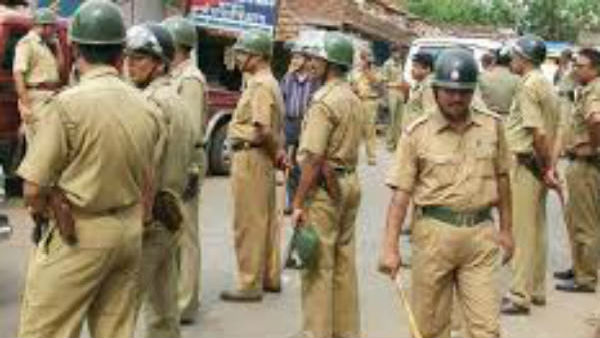 ఇరు వర్గాలపై కేసులు నమోదు చేసిన పోలీసులు
