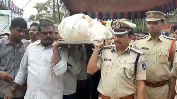 Police Commissioner participates in a constable funeral procession and Carrying the body Police Commissioner participates in a constable funeral procession and Carrying the body