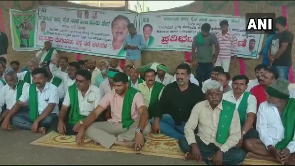 The farmers protest continued in Mandya in Karnataka The farmers protest continued in Mandya in Karnataka