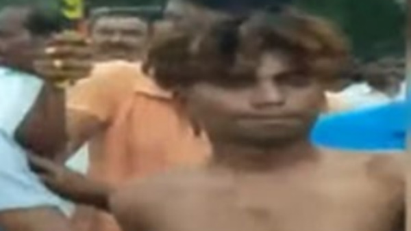 a psycho in bus .. passengers are panic situation ... a psycho in bus .. passengers are panic situation ...