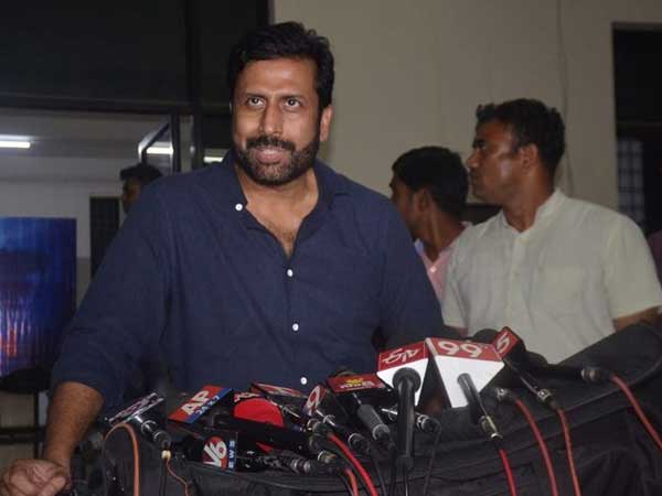 బెదిరించి .. భయపెట్టి ...