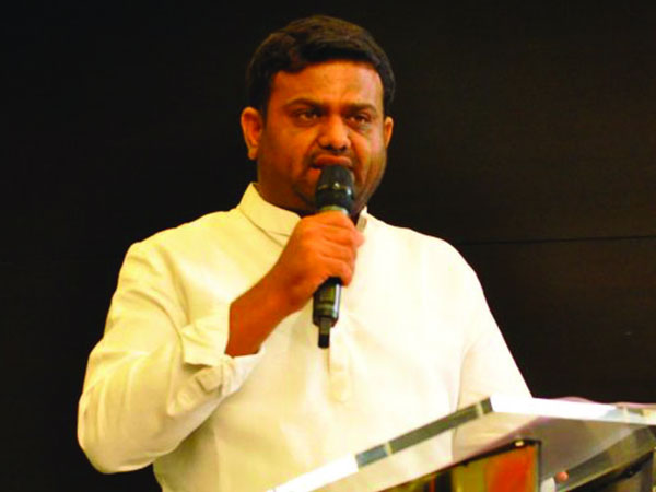 one more telangana congress mla joined in trs party. one more telangana congress mla joined in trs party.