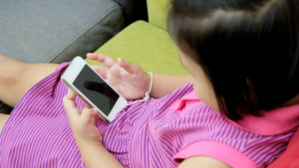 child to be blind .. for using smartphone child to be blind .. for using smartphone