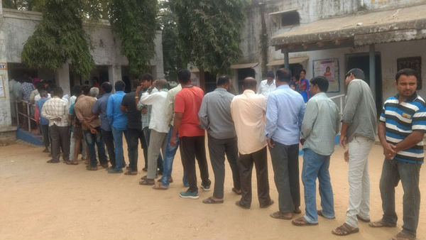 ప్రభుత్వ నజరానా కోసం ఎదురుచూపులు